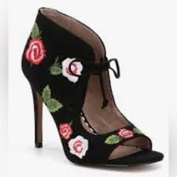 Betsey Johnson Shoes - BETSEY JOHNSON Caroline Embroidered Heels Shoes COQUETTE ROMANTIC Size 5 Black